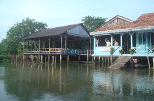 19-200703021vietnam.jpg
